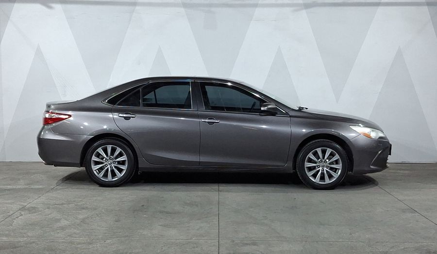 Toyota Camry 2.5 XLE L4 6AT Sedan 2016
