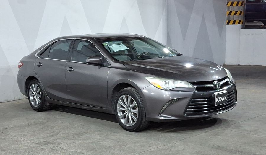 Toyota Camry 2.5 XLE L4 6AT Sedan 2016