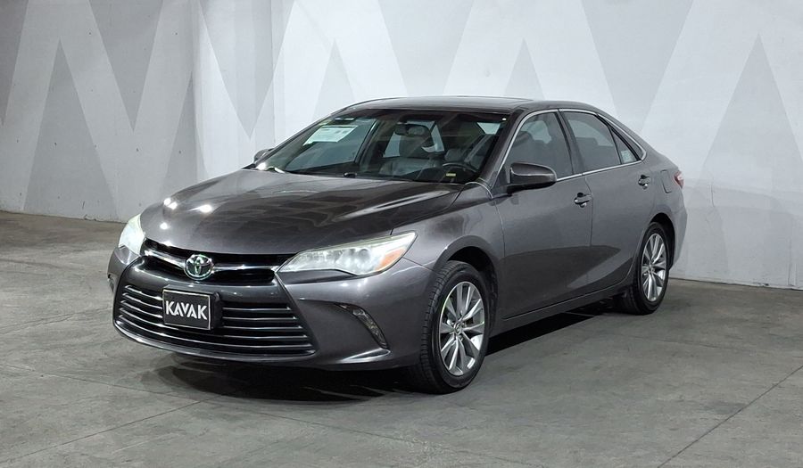 Toyota Camry 2.5 XLE L4 6AT Sedan 2016