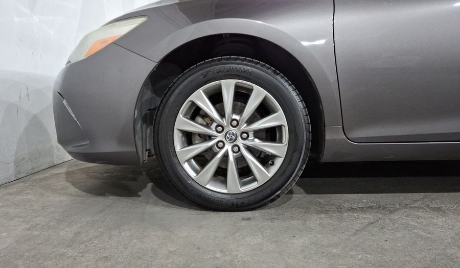 Toyota Camry 2.5 XLE L4 6AT Sedan 2016