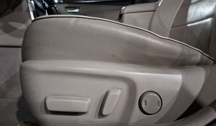 Toyota Camry 2.5 XLE L4 6AT Sedan 2016