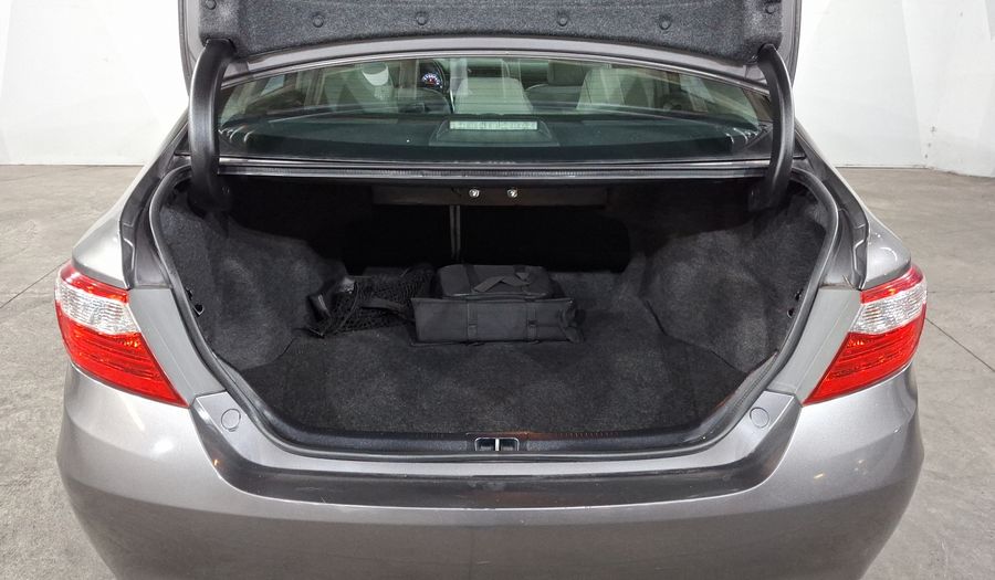 Toyota Camry 2.5 XLE L4 6AT Sedan 2016