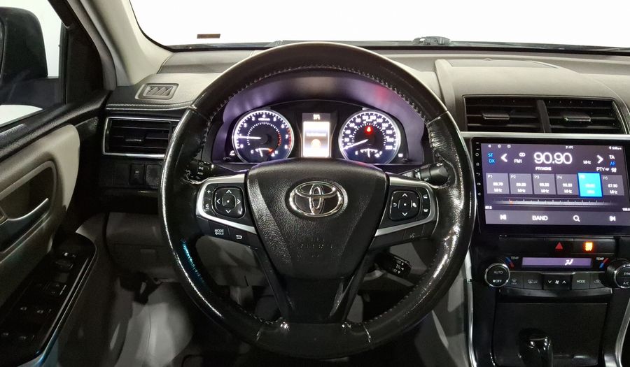 Toyota Camry 2.5 XLE L4 6AT Sedan 2016