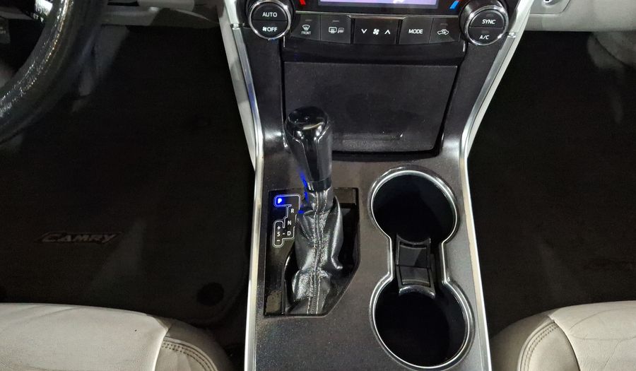 Toyota Camry 2.5 XLE L4 6AT Sedan 2016