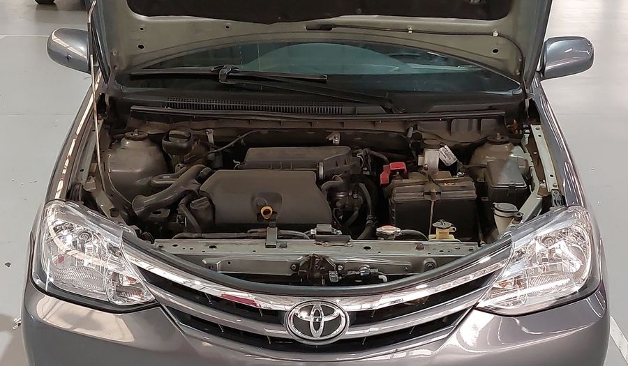 Toyota Etios XLS Hatchback 2013