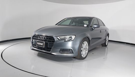 2018 • 68,420 km • Automático