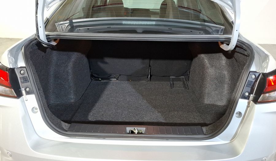 Nissan Versa 1.6 PLATINUM CVT Sedan 2021