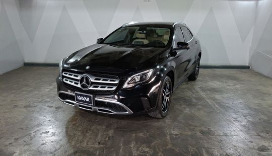 Mercedes Benz • Clase GLA