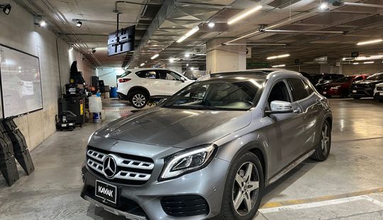 Mercedes Benz • Clase GLA