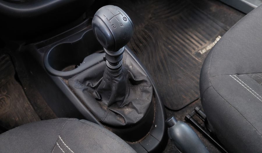 Fiat Uno 1.4 8V ATTRACTIVE 5P Hatchback 2013