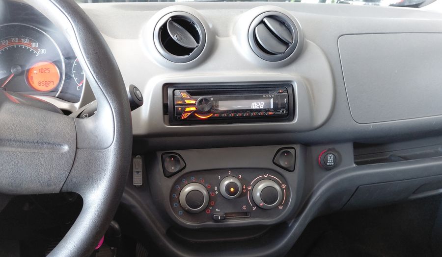 Fiat Uno 1.4 8V ATTRACTIVE 5P Hatchback 2013