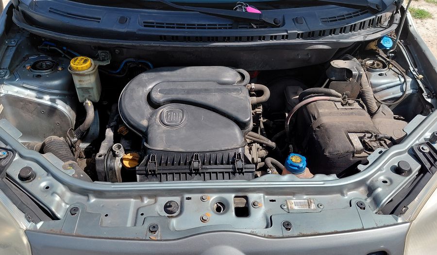 Fiat Uno 1.4 8V ATTRACTIVE 5P Hatchback 2013