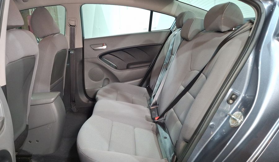 Kia Forte 2.0 L MT Sedan 2017