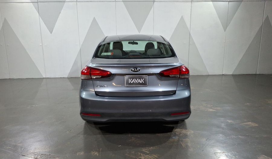 Kia Forte 2.0 L MT Sedan 2017