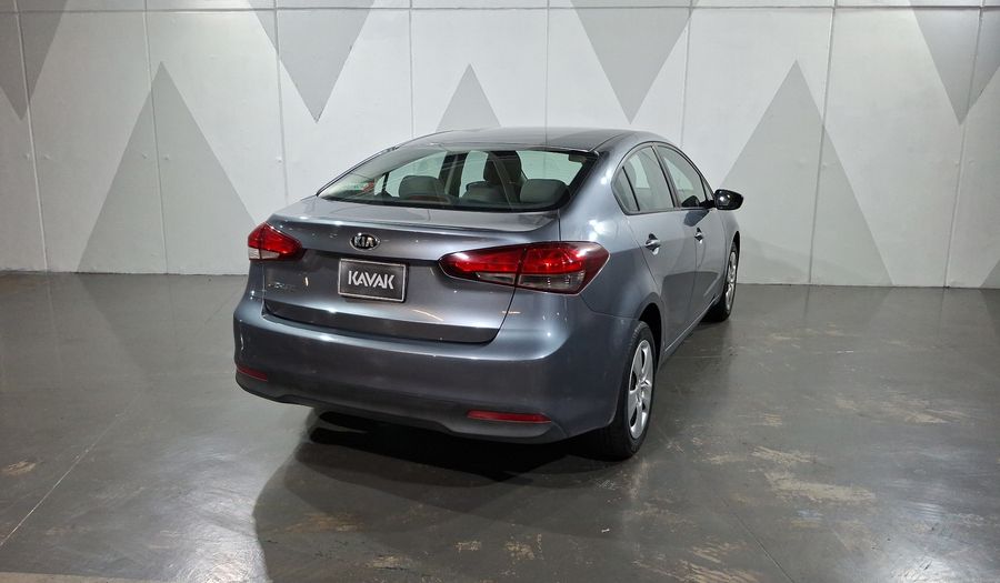 Kia Forte 2.0 L MT Sedan 2017