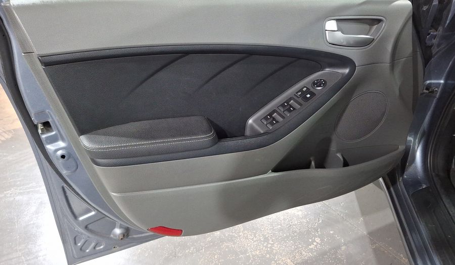 Kia Forte 2.0 L MT Sedan 2017