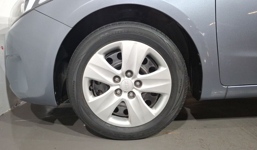 Kia Forte 2.0 L MT Sedan 2017