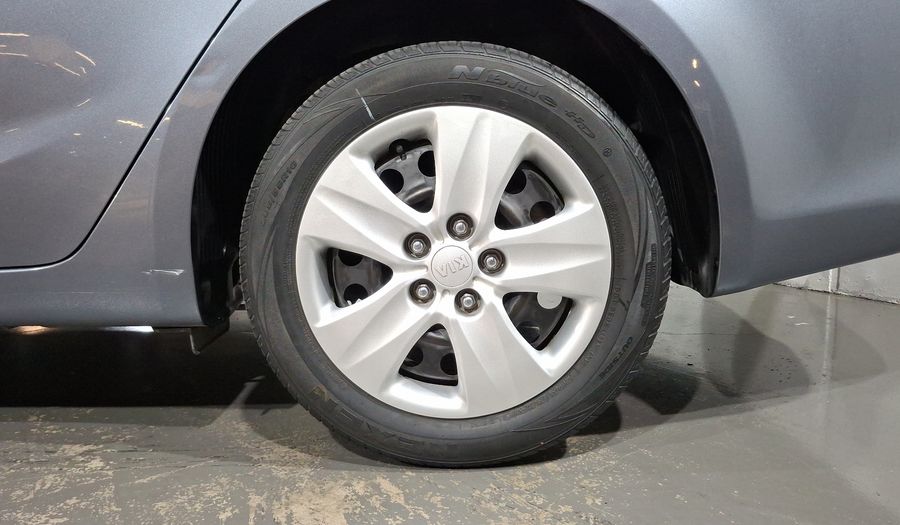 Kia Forte 2.0 L MT Sedan 2017