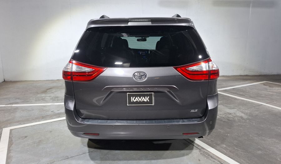 Toyota Sienna 3.5 XLE PIEL AT Minivan 2017