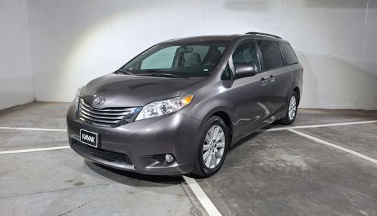 Toyota • Sienna