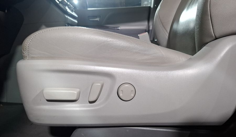 Toyota Sienna 3.5 XLE PIEL AT Minivan 2017