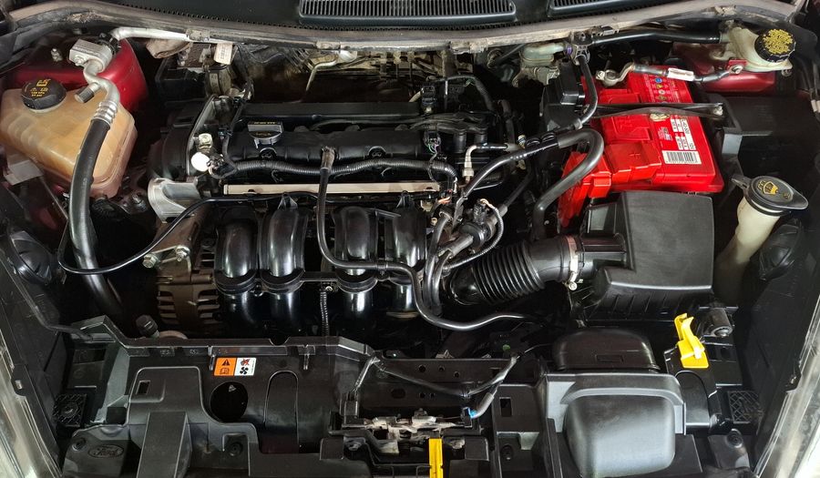 Ford Fiesta 1.6 SE MT Hatchback 2016