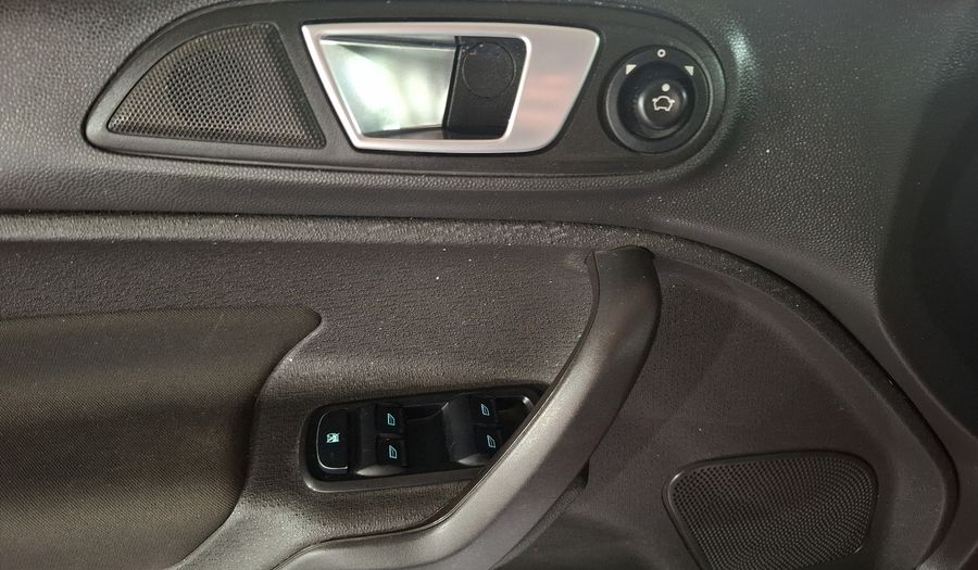 Ford Fiesta 1.6 SE MT Hatchback 2016