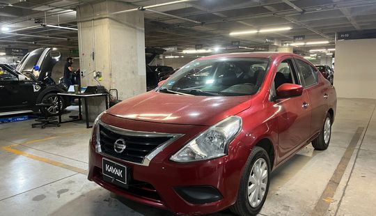 Nissan • Versa