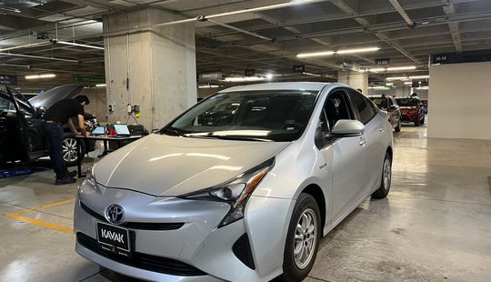 Toyota • Prius