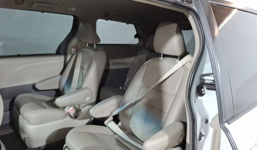 Toyota Sienna 3.5 XLE PIEL AUTO Minivan 2019
