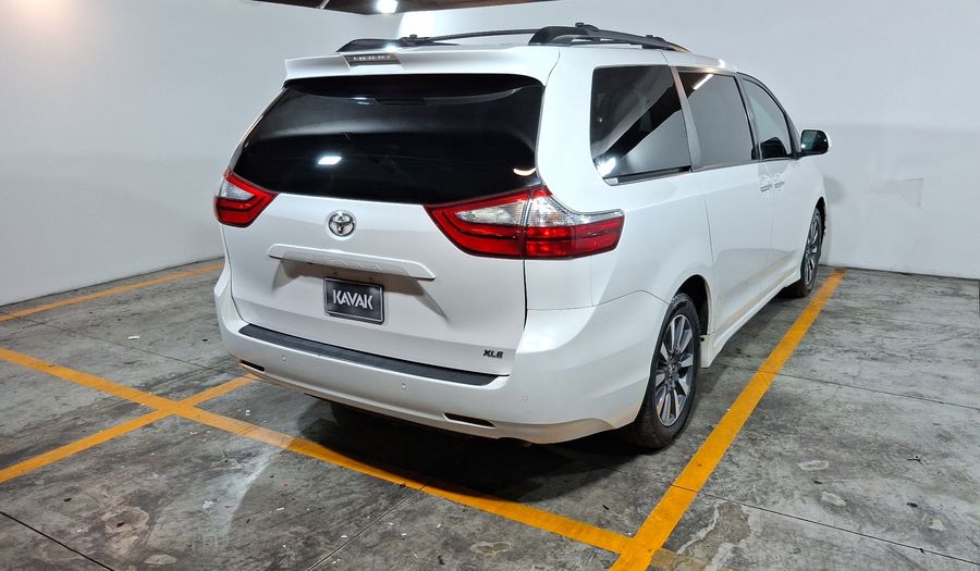 Toyota Sienna 3.5 XLE PIEL AUTO Minivan 2019