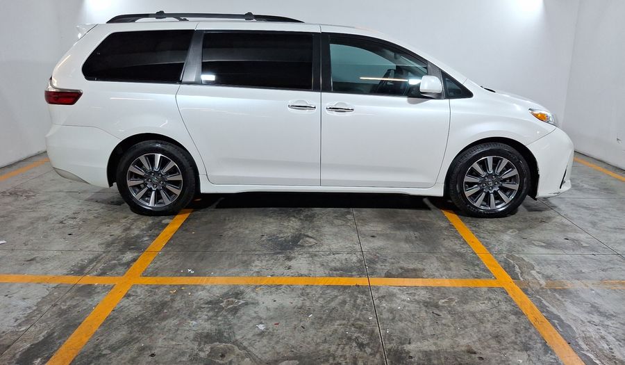 Toyota Sienna 3.5 XLE PIEL AUTO Minivan 2019