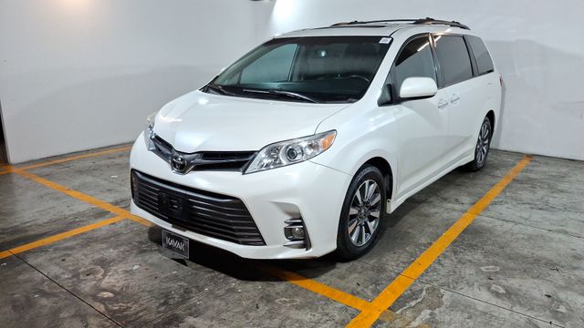 Toyota • Sienna