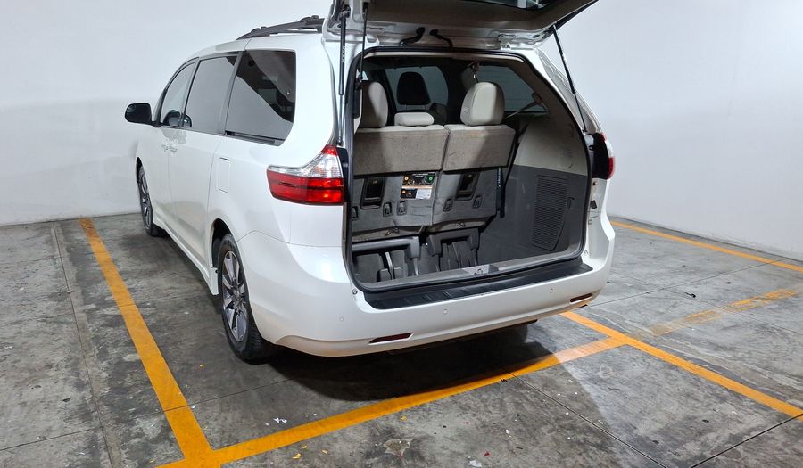 Toyota Sienna 3.5 XLE PIEL AUTO Minivan 2019