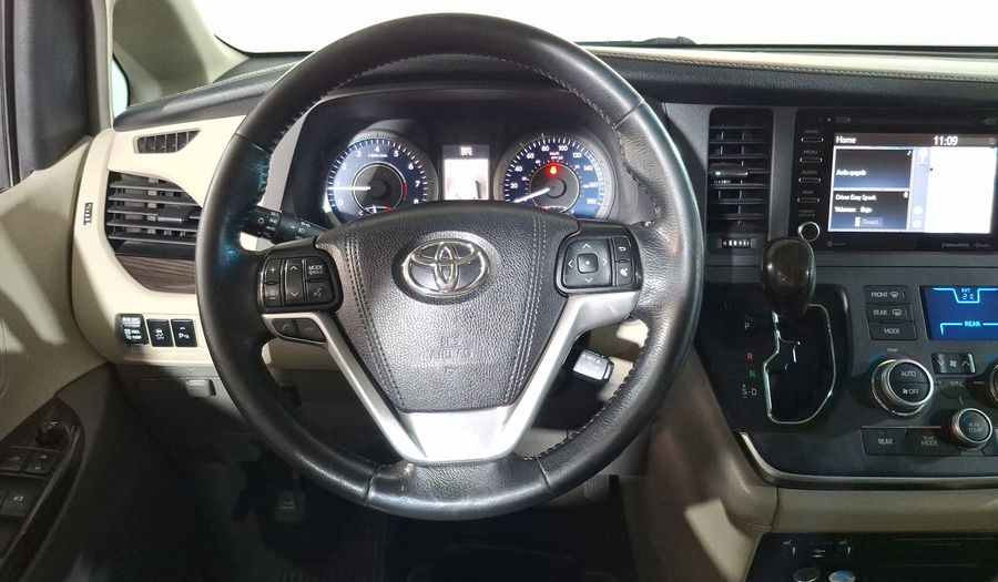 Toyota Sienna 3.5 XLE PIEL AUTO Minivan 2019