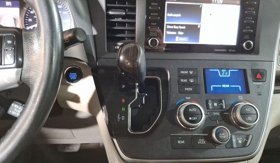 Toyota Sienna 3.5 XLE PIEL AUTO Minivan 2019
