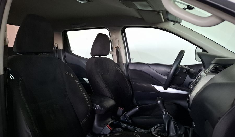 Nissan Np300 2.5 DOBLE CABINA SE AC PAQ SEG Pickup 2020