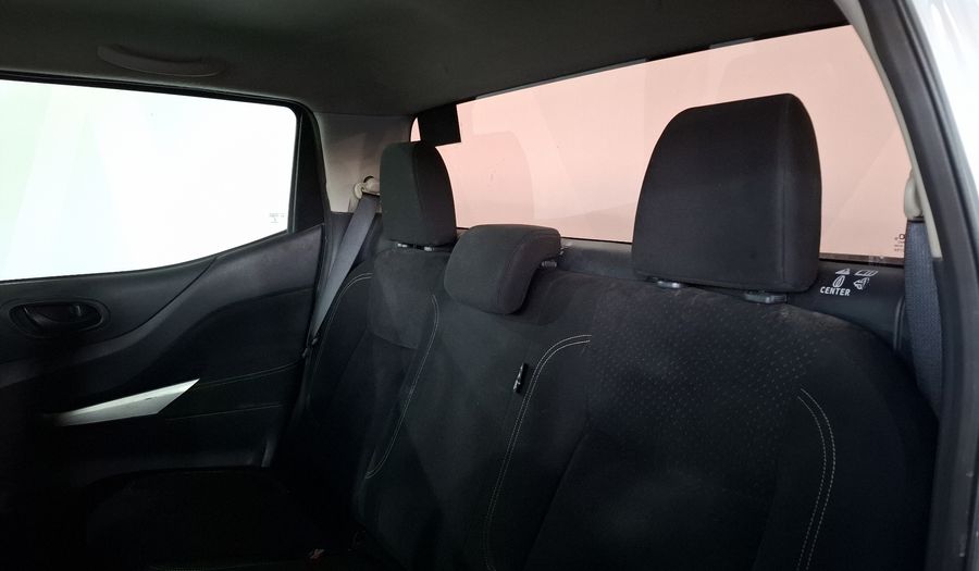 Nissan Np300 2.5 DOBLE CABINA SE AC PAQ SEG Pickup 2020