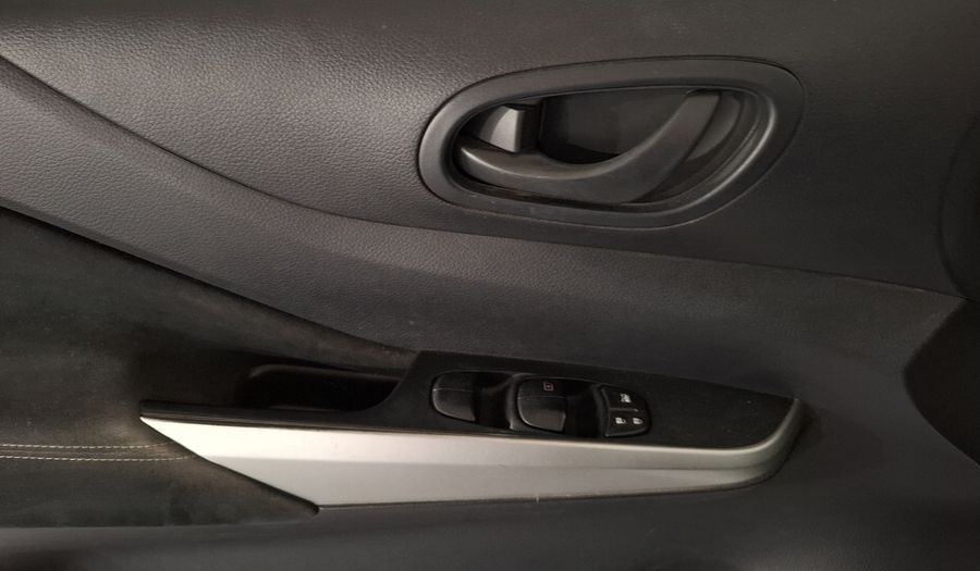 Nissan Np300 2.5 DOBLE CABINA SE AC PAQ SEG Pickup 2020