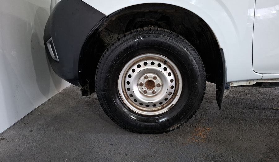 Nissan Np300 2.5 DOBLE CABINA SE AC PAQ SEG Pickup 2020