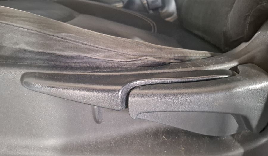 Nissan Np300 2.5 DOBLE CABINA SE AC PAQ SEG Pickup 2020