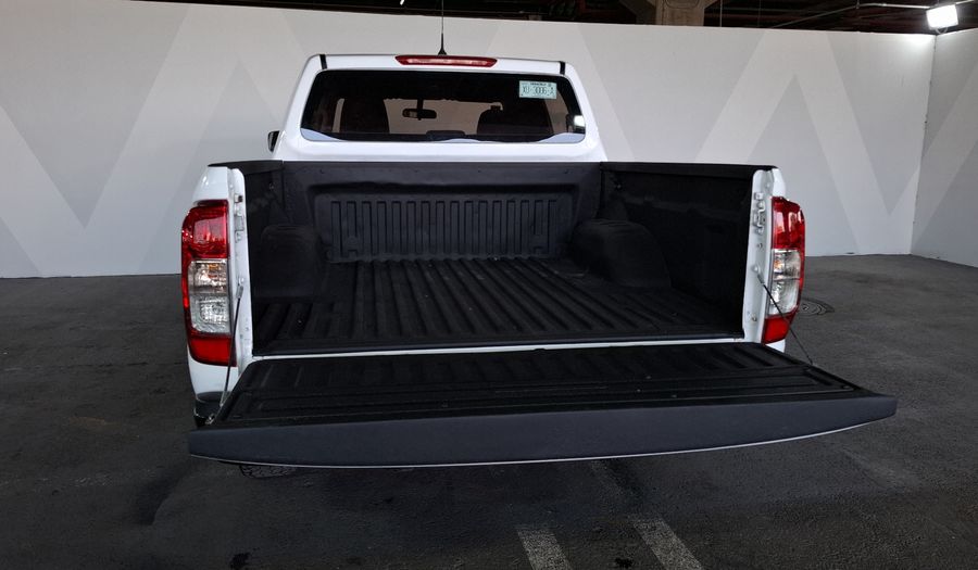 Nissan Np300 2.5 DOBLE CABINA SE AC PAQ SEG Pickup 2020