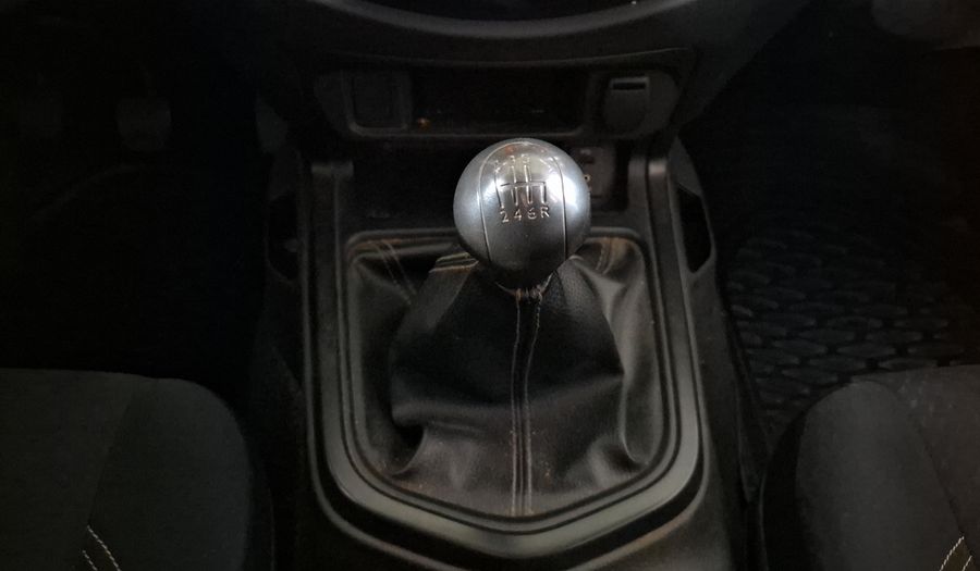 Nissan Np300 2.5 DOBLE CABINA SE AC PAQ SEG Pickup 2020