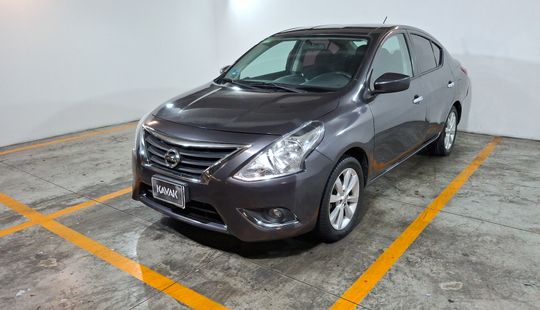 Nissan • Versa