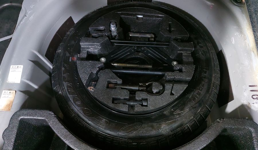 Volkswagen Vento 1.6 ACTIVE TIPTRONIC Sedan 2015