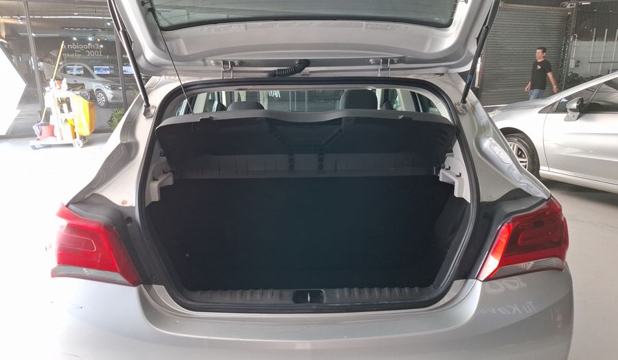 Chevrolet Onix 1.4 LT Hatchback 2016