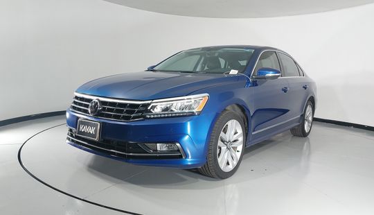 Volkswagen • Passat