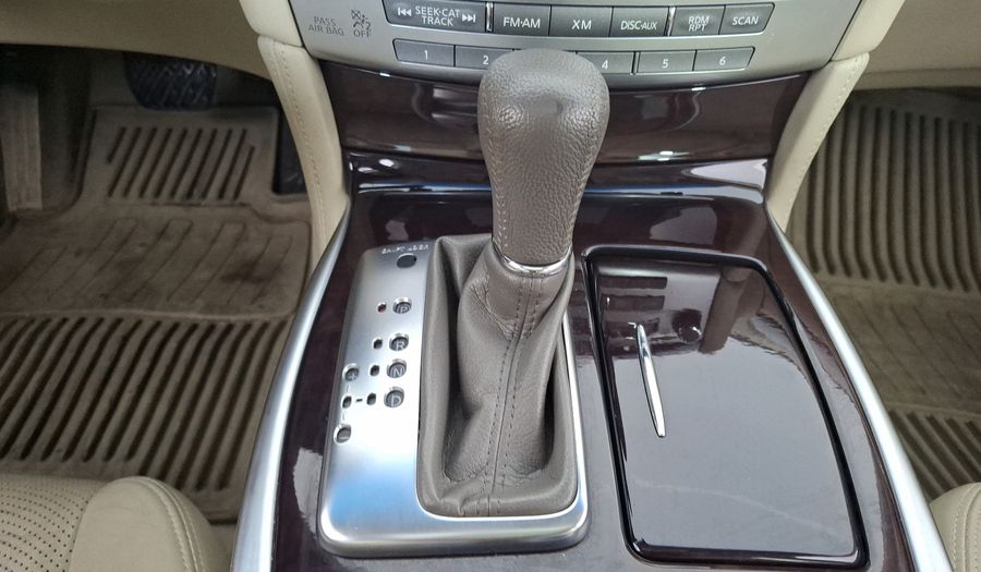 Infiniti M 3.7 PREMIUM AT Sedan 2012