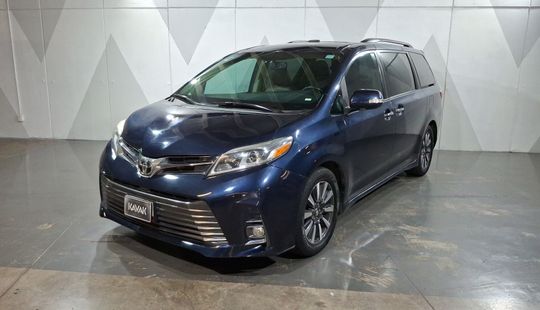 Toyota • Sienna