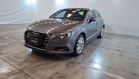 2018 • 98,653 km • Automático